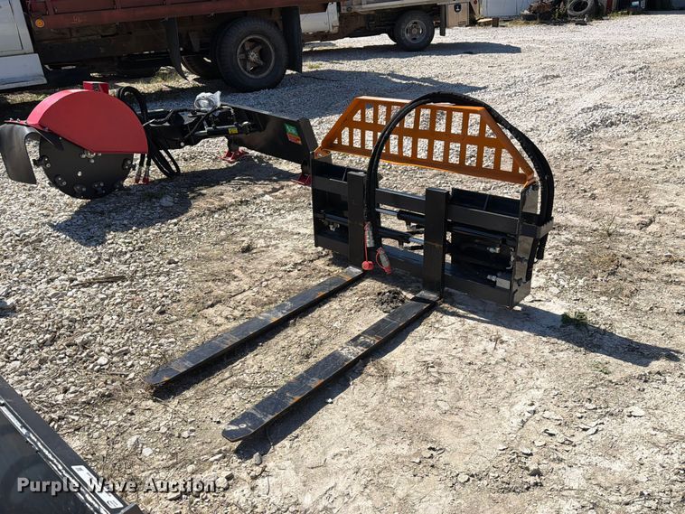 2026 LandHonor HPF-11-3000G skid steer forks - DZ4902
