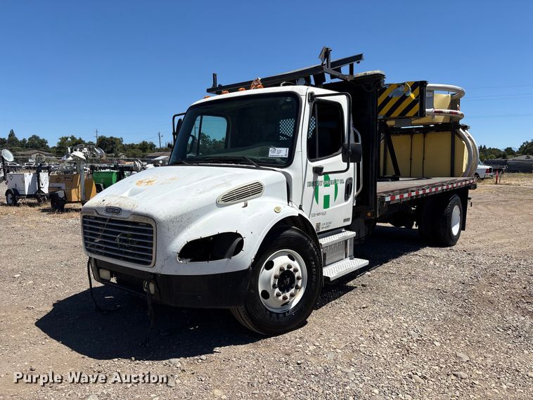 2005 Freightliner Business Class M2 flatbed truck with crash attenuator - EA0004