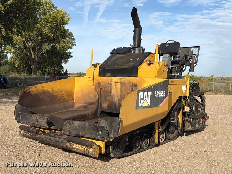 2014 Caterpillar AP-555E paver - EA0587
