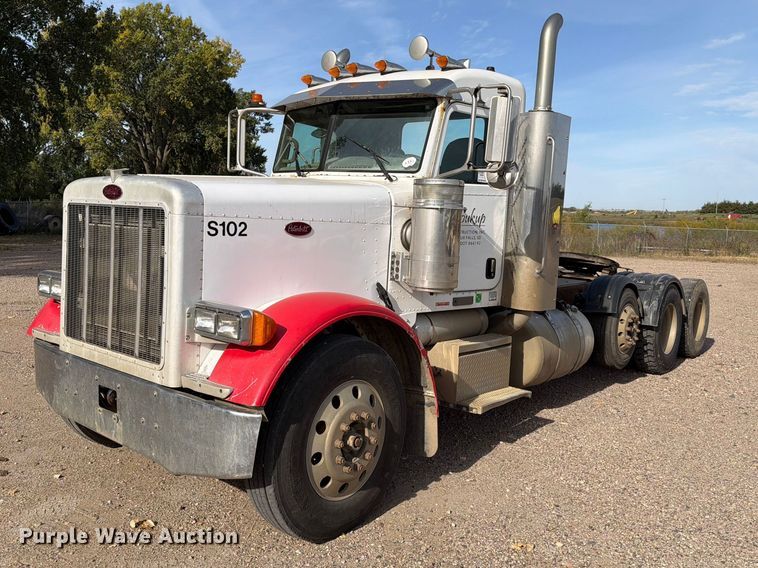 2007 Peterbilt 379 semi truck - EA0589