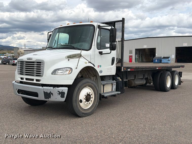 2014 Freightliner M2 flatbed truck - ED0067