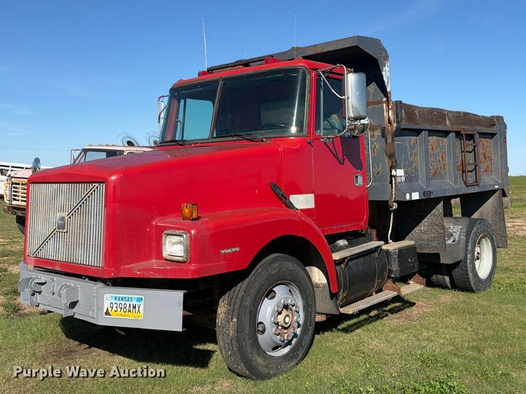 1996 Volvo WG dump truck - EI7779
