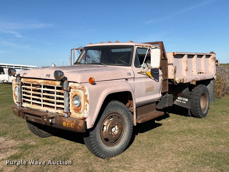 1976 Ford F700 dump truck - EI7780
