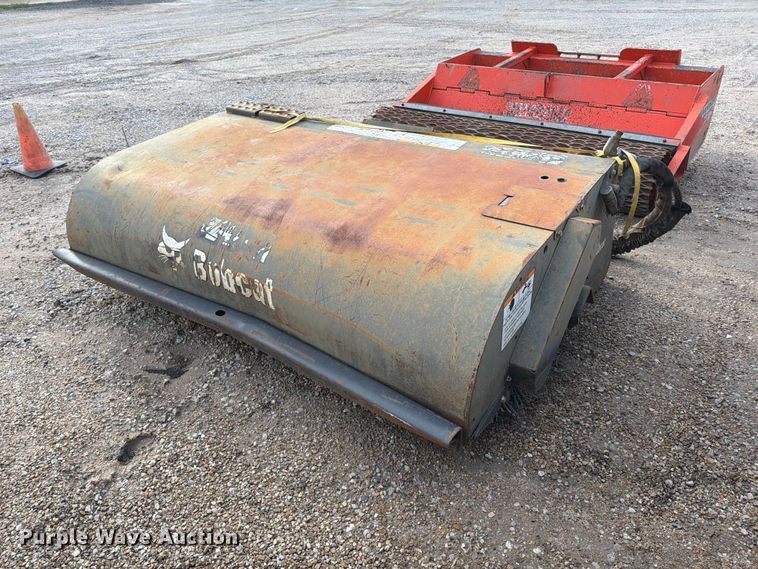 2019 Bobcat 72 Sweeper skid steer broom - EP7879