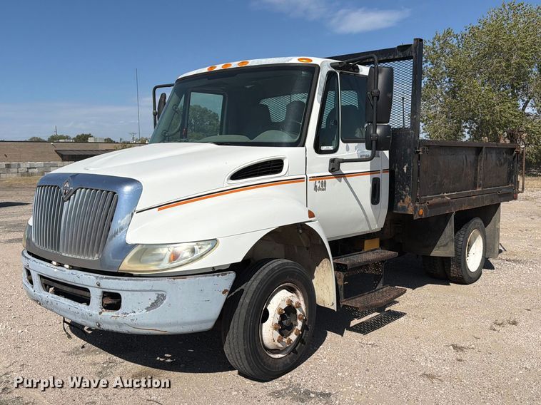 2003 International 4200 dump truck - EP7932
