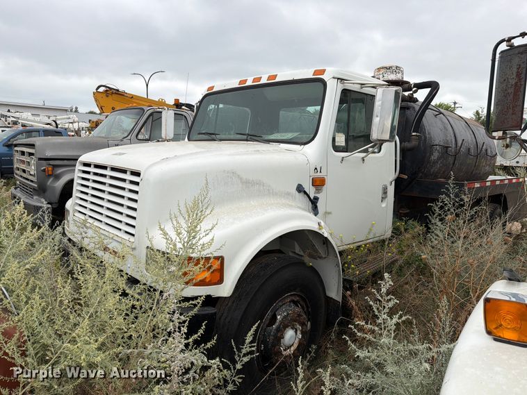 1990 International 4700 tank truck - ER1915