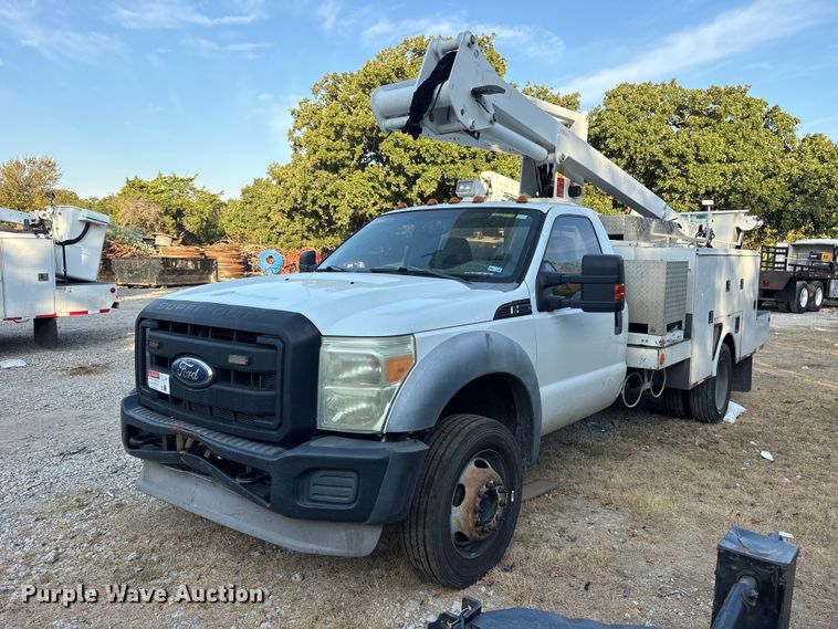 2012 Ford F550 Super Duty bucket truck - ES8181