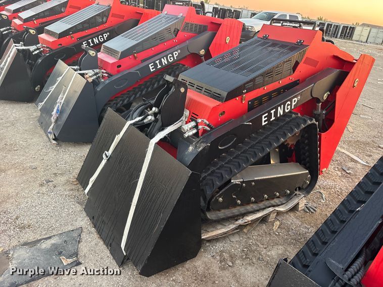 Erie SCL850 compact utility loader - ES8323