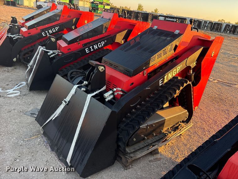 Erie SCL850 compact utility loader - ES8327