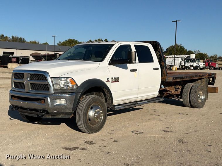 2016 RAM 5500 Crew Cab flatbed truck - EX1028