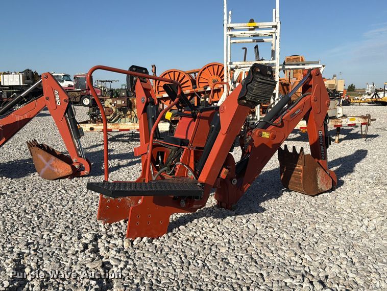 2018 Ditch Witch BH120 backhoe attachment - EX4636