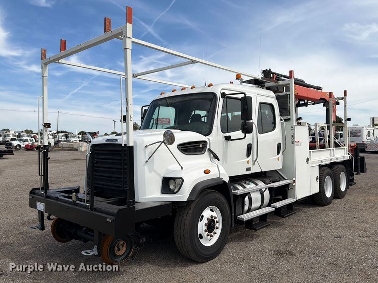 2013 Freightliner 108SD Crew Cab crane truck - FB5201