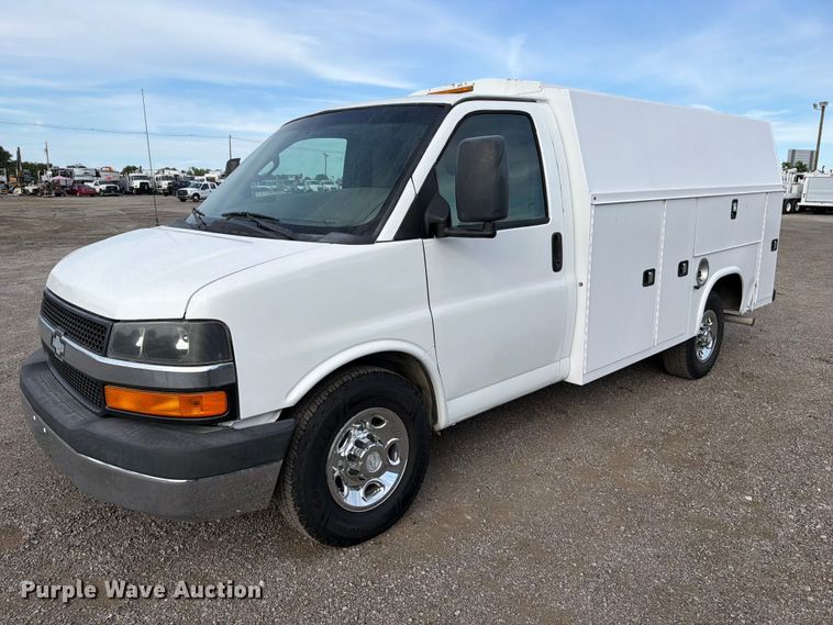 2016 Chevrolet Express 3500 utility van - FB5208