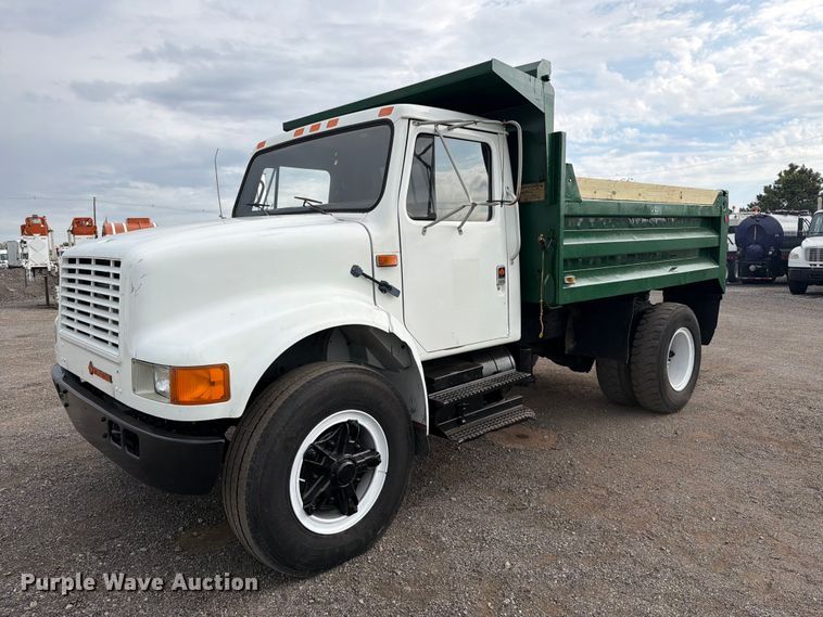 1990 International 4700 dump truck - FB5213