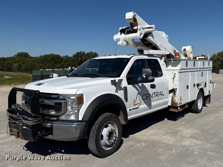 2020 Ford F550 bucket truck - FC4504