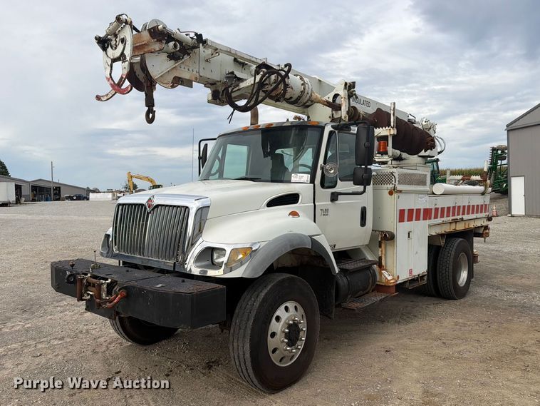 2002 International 7400 digger derrick truck - FG3031