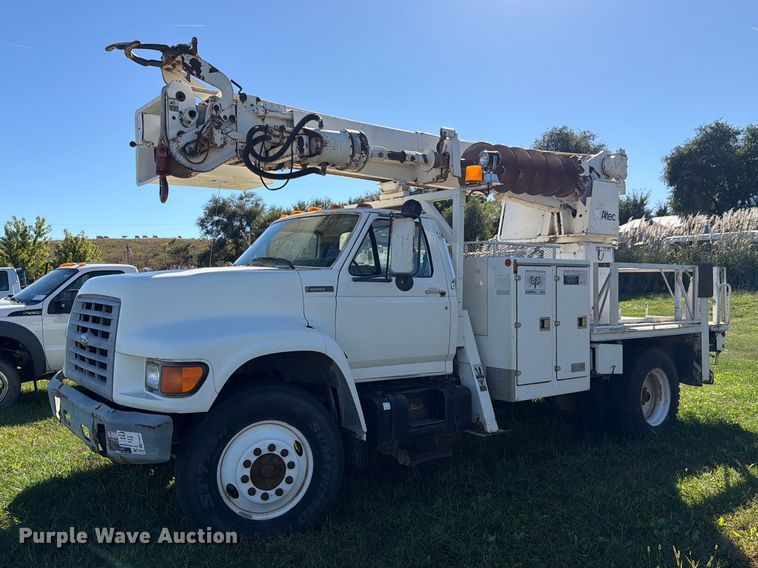 1997 Ford F800 digger derrick truck - FH6424