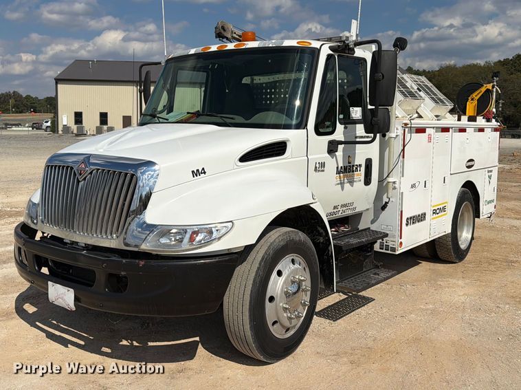 2003 International 4300 utility / service truck - FN2066