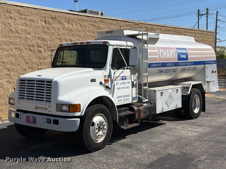 2001 International 4700 fuel truck - FT6463