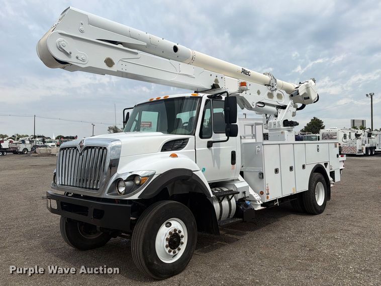 2016 International WorkStar 7300 bucket truck - FW3509
