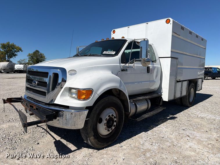 2015 Ford  F750 Super Duty Ext. Cab chipper truck - YA3708