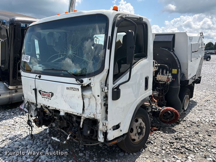 2025 Isuzu NPR street sweeper truck - YA4519