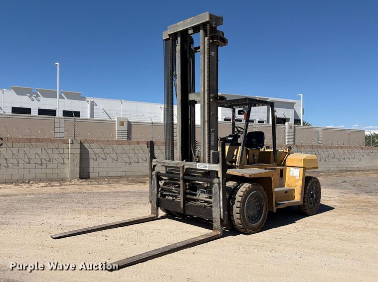 Caterpillar DP100 forklift - YA4926