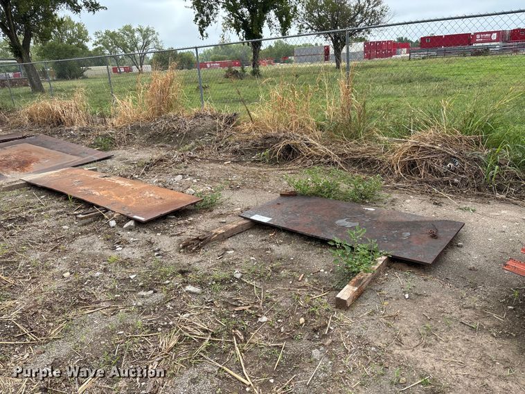 (2) street plates - DS2562