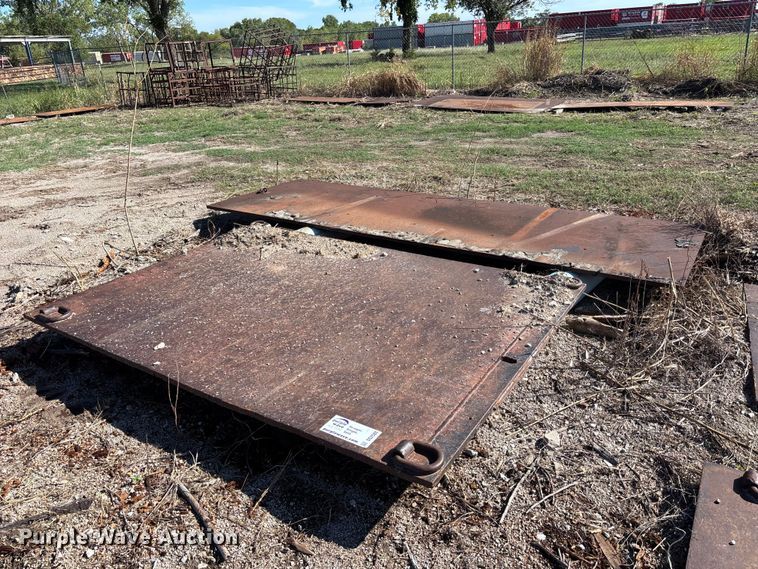 (2) street plates - DS2580