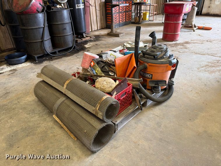Tools and building materials - EP7773