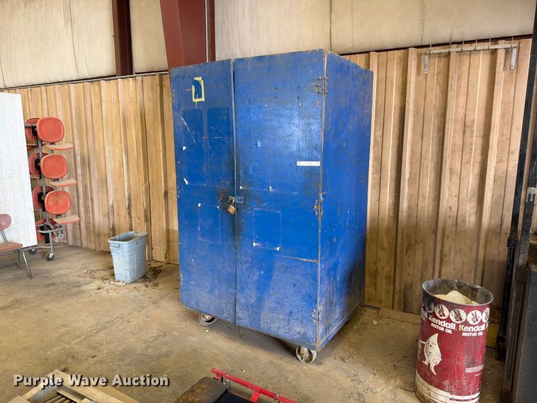 Shop tool storage cabinet - EP7788