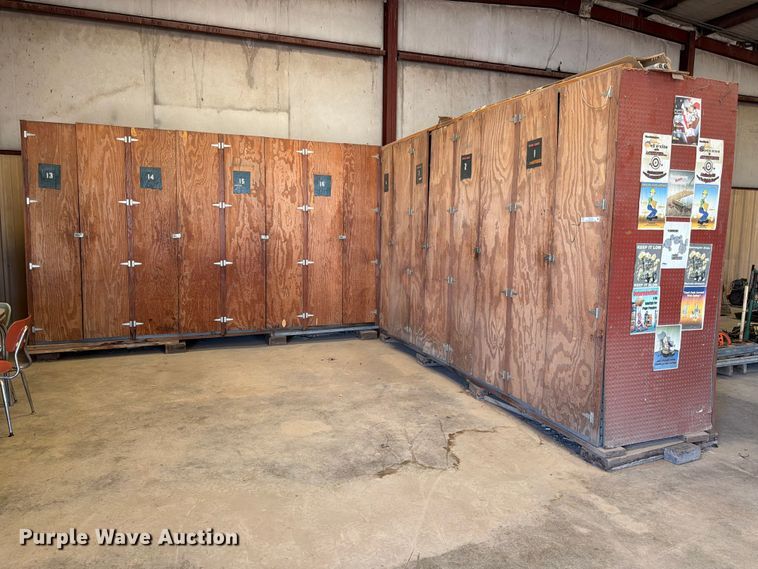 (2) storage lockers - EP7816