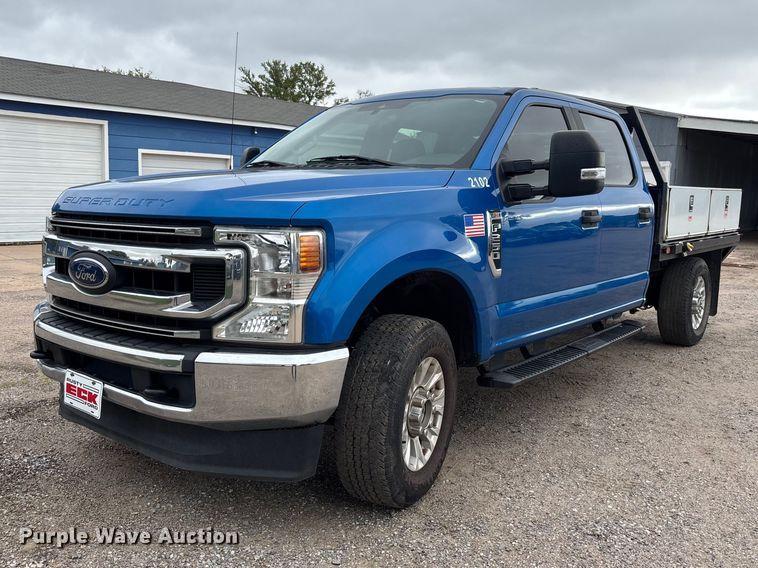 2020 Ford F250 SXT Crew Cab flatbed pickup truck - FK3730