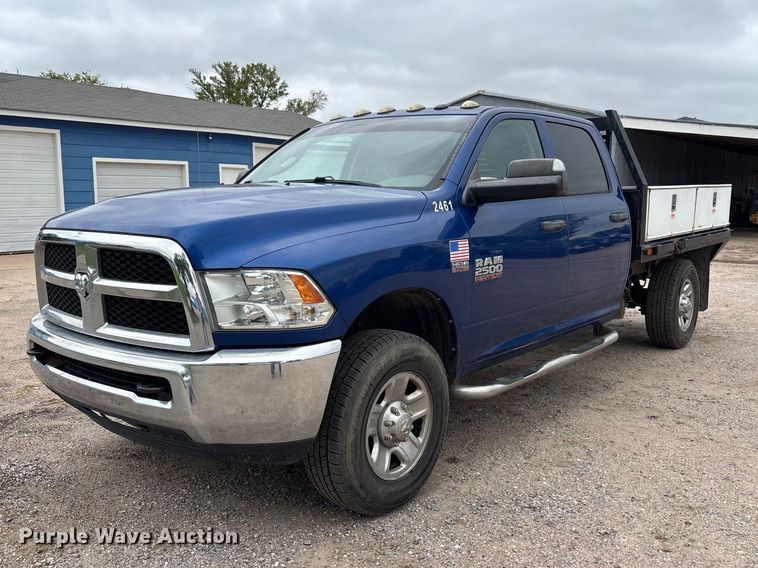 2016 RAM Dodge 2500 Crew Cab flatbed pickup truck - FK3732