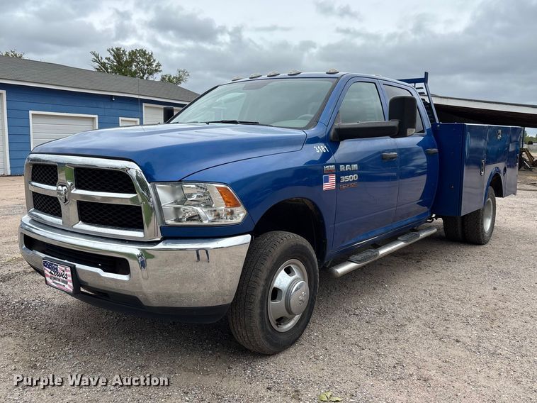 2018 Dodge Ram 3500 Crew Cab utility bed pickup truck - FK3733