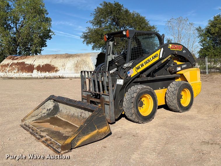 2016 New Holland L228 skid steer loader - FK3772