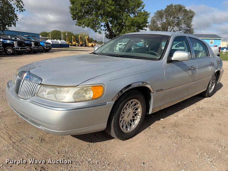 1999 Lincoln Town Car  - FK3774