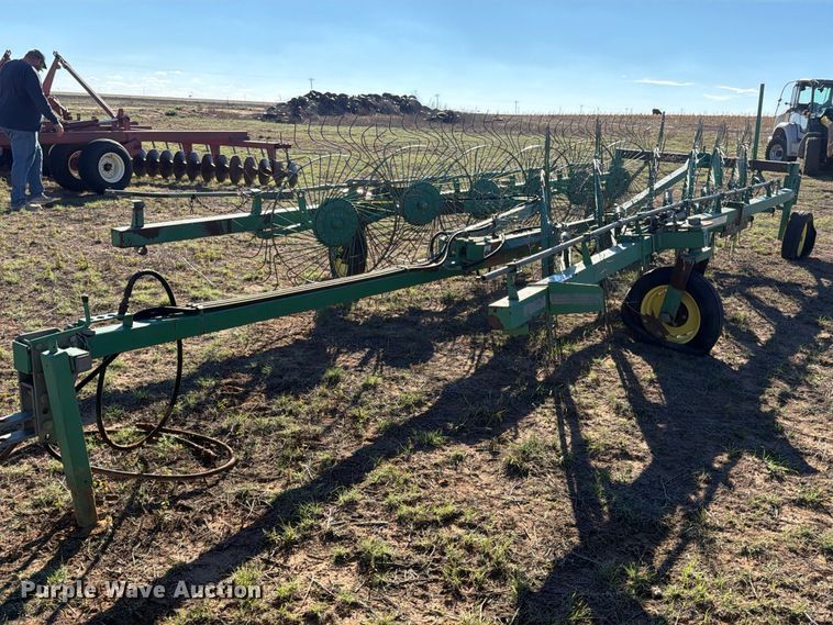 John Deere 704 hay rake - DV8726