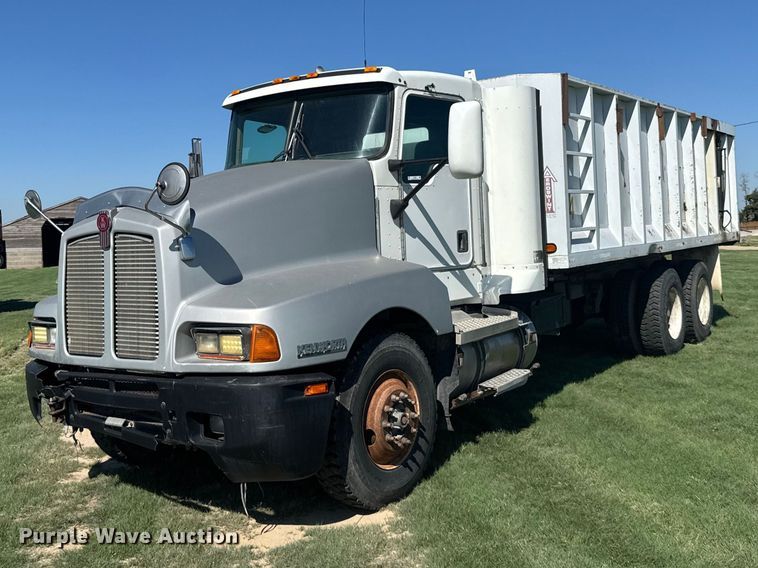 1999 Kenworth T600 grain truck - DY3300