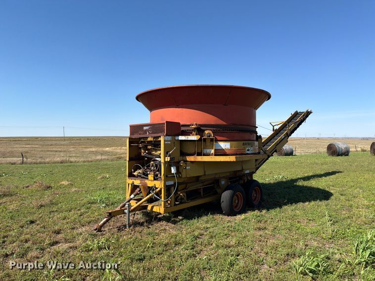 Haybuster H-1100 bale processor - EI7795