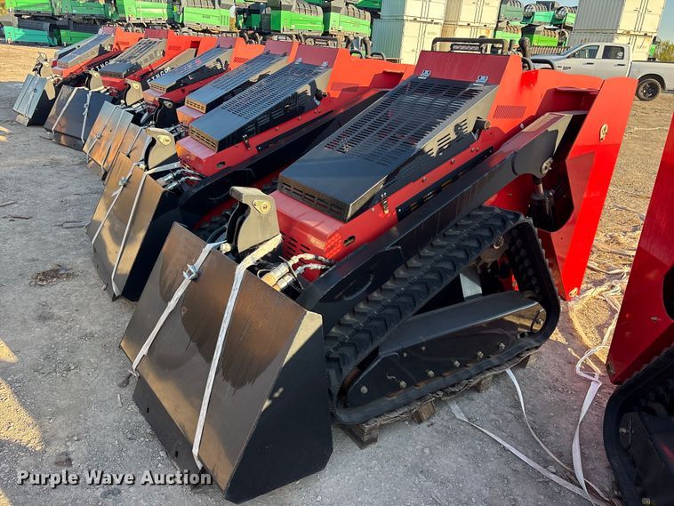 Erie SCL850 compact utility loader - ES8335