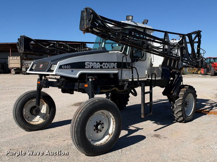 Spra-Coupe 4440 sprayer - EX2359