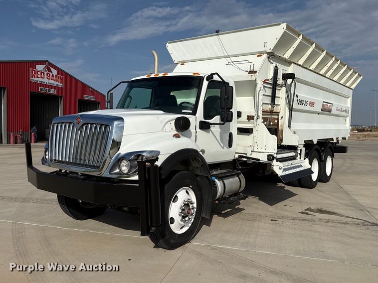 2021 International HV607 feed mixer truck - FB6943