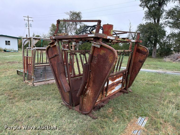 Hydraulic livestock chute - FC0011