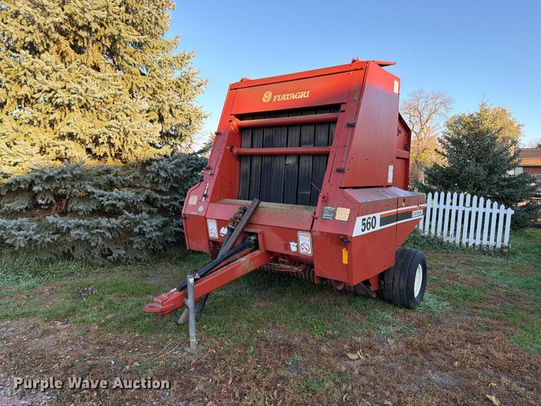 Hesston 560 round baler - FT6962