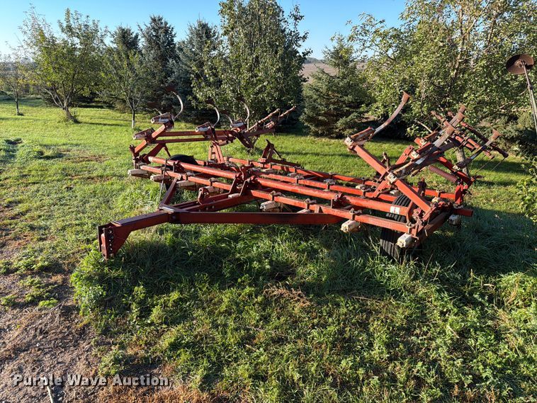 International field cultivator - FT6964