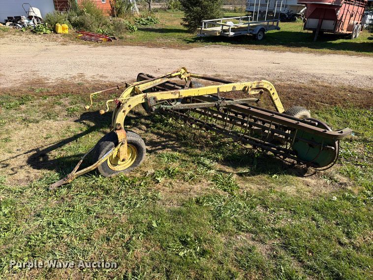 John Deere 640 hay rake - FT6978