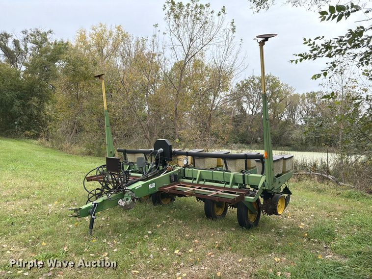 John Deere P7000 planter - FU0592
