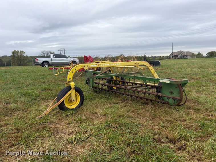 John Deere 640 hay rake - FU4797