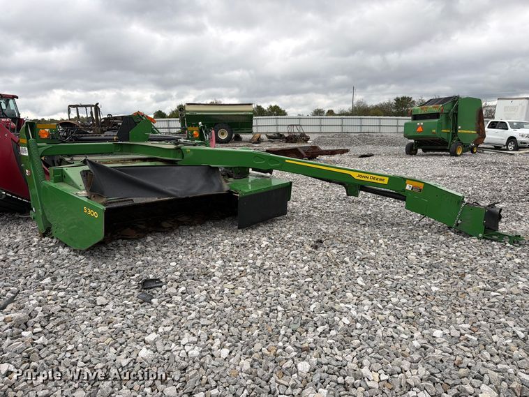 2023 John Deere S300 swather / windrower - YA5308